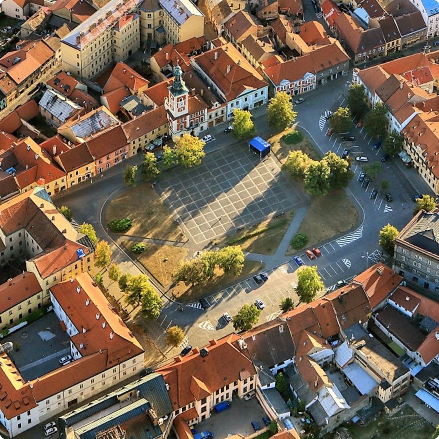 Královské město za kopcem, kde ještě platí lidské ceny